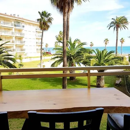 New! Modern Right On The Beach!