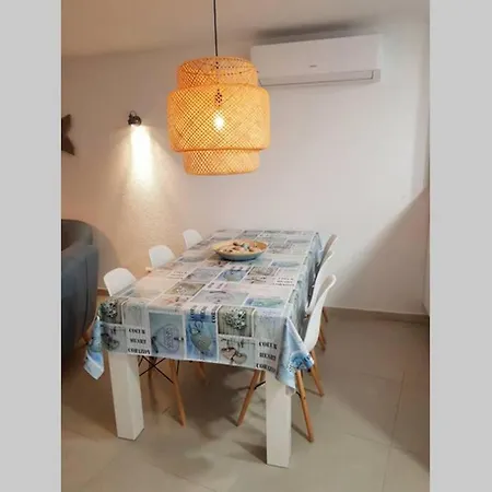 New! Modern Right On The Beach!