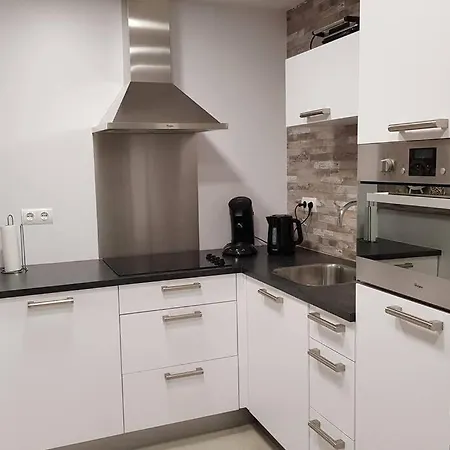 New! Modern Right On The Beach! Apartment