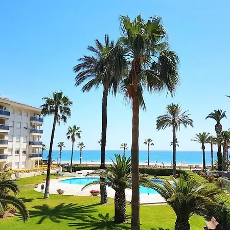 New! Modern Right On The Beach!