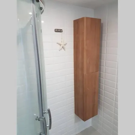New! Modern Right On The Beach!